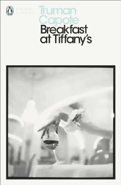 Breakfast at Tiffany's: Penguin Modern Classics by Truman Capote