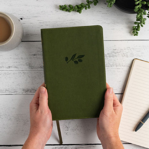 CSB Thinline Bible, Olive Leathertouch by Csb Bibles by Holman