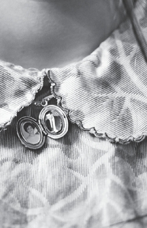 Family Frames: curated by Kathryn Harrison by Kathryn Harrison, Melissa Grace Kreider