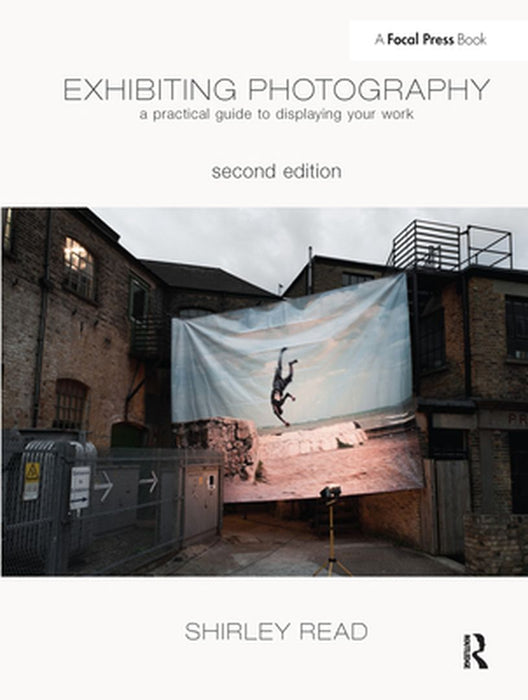 Exhibiting Photography: A Practical Guide Todisplaying Your Work by Shirley Read