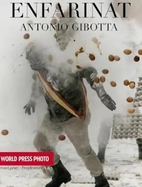 Enfarinat: The pictures about "The floured's war" by Antonio Gibotta