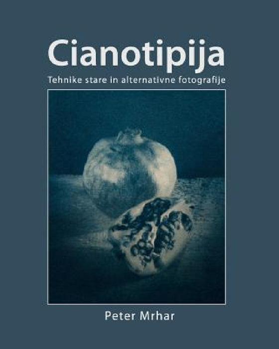 Cianotipija: Tehnike stare in alternativne fotografije by Peter Mrhar