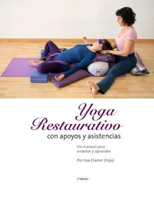 Yoga Restaurativo con apoyos y asistencias: Un manual para enseñar y aprender by Sue Flamm
