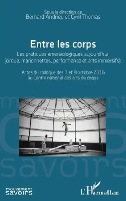 Entre les corps: Les pratiques émersiologiques aujourd'hui (cirques, marionnettes, performance et arts immersifs) Actes du colloque des 7 et 8 octobre by Bernard Andrieu, Thomas Cyril