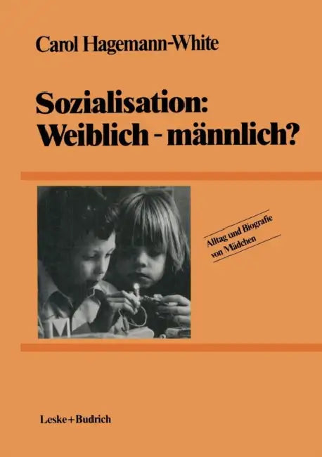 Sozialisation: Weiblich -- Männlich? by Carol Hagemann-White