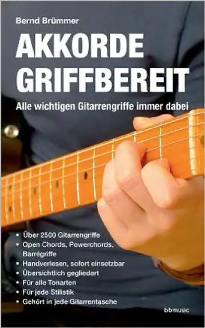 Akkorde griffbereit: Alle wichtigen Gitarrengriffe immer dabei by Brümmer, Bernd