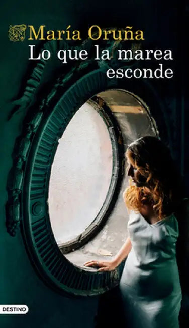 Lo Que La Marea Esconde by María Oruña