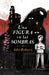 Una Figura En Las Sombras / The Figure in the Shadows by John Bellairs