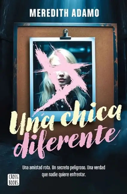 Una Chica Diferente: Una Amistad Rota, Un Secreto Peligroso, Una Verdad Que Nadie Quiere Enfretar (Thriller) / Not Like Other Girls (a Thriller) by Meredith Adamo